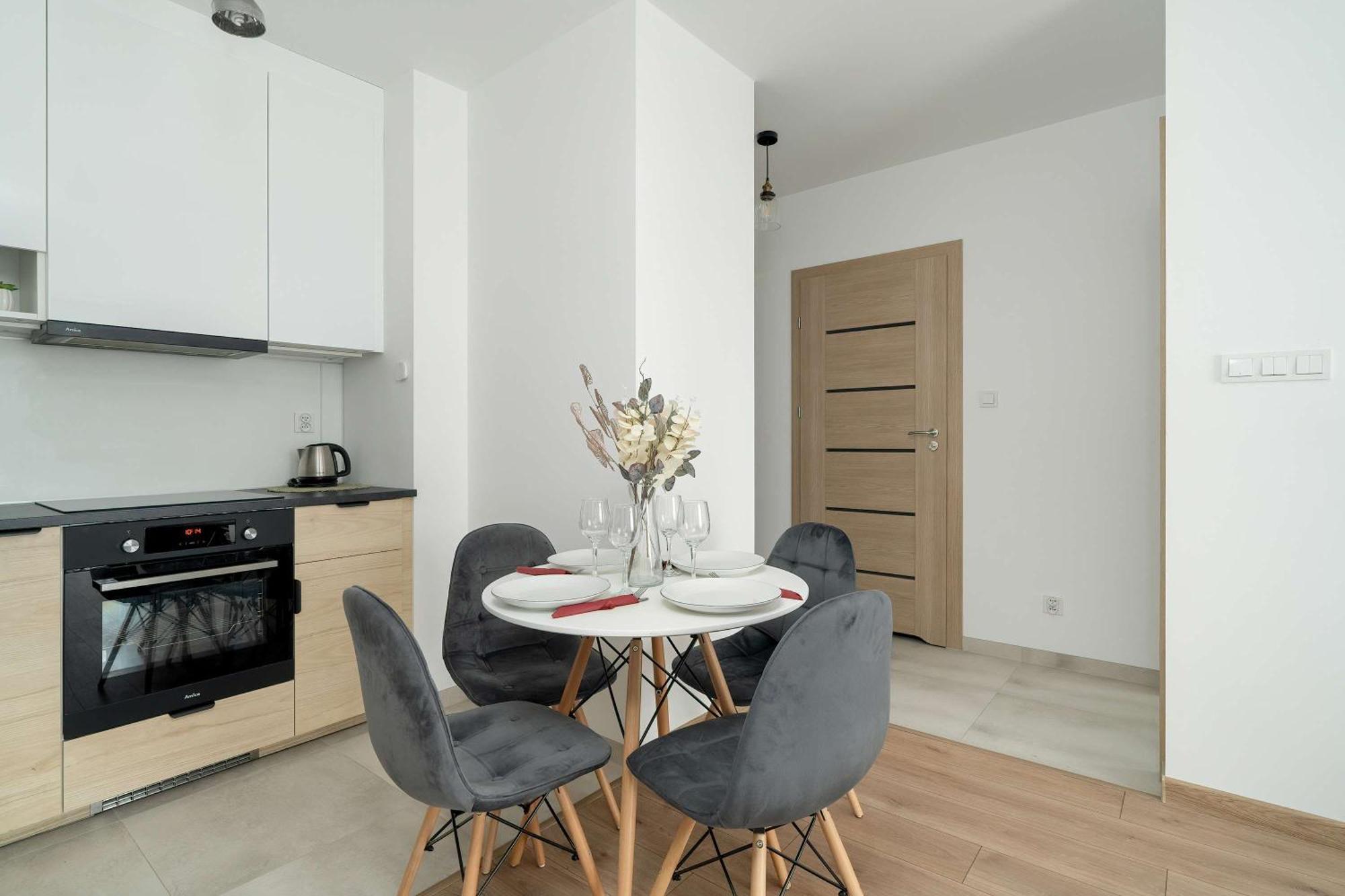 Jasny Blisko Lotniska Lawica W Poznaniu By Renters * Poznań