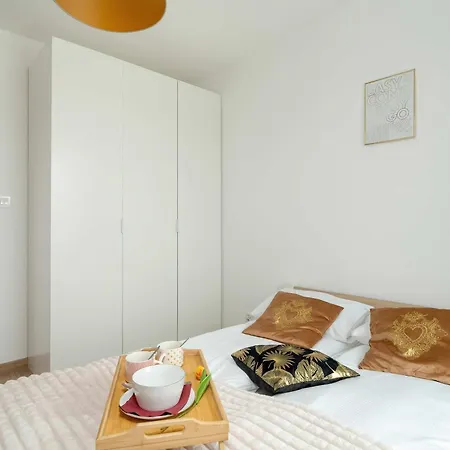 Jasny Apartament Blisko Lotniska Lawica W Poznaniu By Noclegi Renters Exterior photo