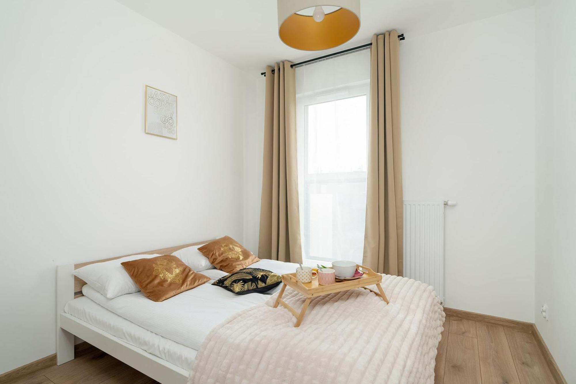 Jasny Blisko Lotniska Lawica W Poznaniu By Renters Апартаменти *